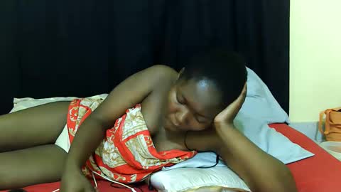 Snapshot of hot_darling95 chatting on 25, 10, 2025 Milly online show from 25, 10, 2025