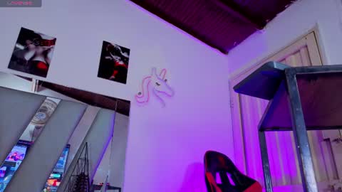 Snapshot of hot_destinyk chatting on 1, 7, 2026 destinyk online show from 1, 7, 2026