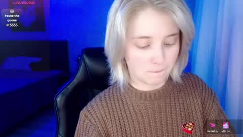 Snapshot of hot_isa7 chatting on 19, 12, 2024 Yunona online show from 19, 12, 2024