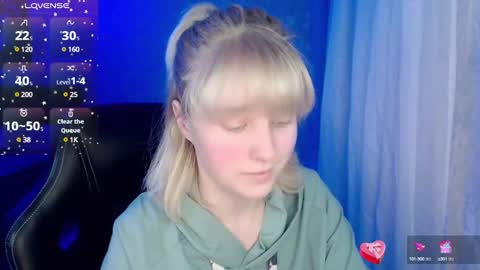 Snapshot of hot_isa7 chatting on 7, 1, 2025 Yunona online show from 7, 1, 2025