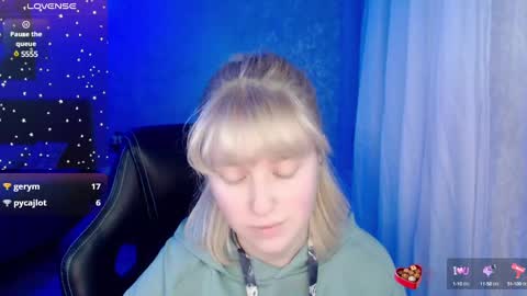 Snapshot of hot_isa7 chatting on 8, 1, 2025 Yunona online show from 8, 1, 2025