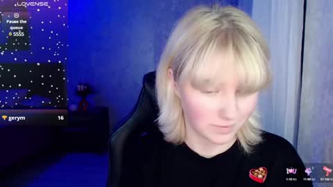 Snapshot of hot_isa7 chatting on 10, 1, 2025 Yunona online show from 10, 1, 2025