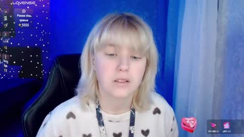 Snapshot of hot_isa7 chatting on 11, 1, 2025 Yunona online show from 11, 1, 2025