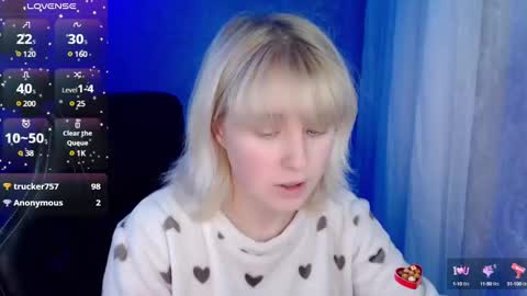 Snapshot of hot_isa7 chatting on 12, 1, 2025 Yunona online show from 12, 1, 2025