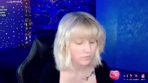 Snapshot of hot_isa7 chatting on 4, 2, 2025 Yunona online show from 4, 2, 2025