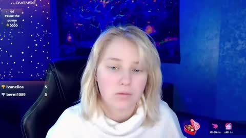 Snapshot of hot_isa7 chatting on 12, 2, 2025 Yunona online show from 12, 2, 2025