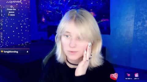 Snapshot of hot_isa7 chatting on 13, 2, 2025 Yunona online show from 13, 2, 2025