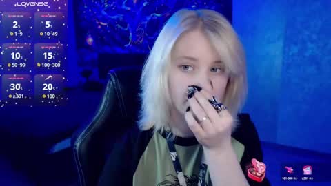 Snapshot of hot_isa7 chatting on 7, 3, 2025 Yunona online show from 7, 3, 2025