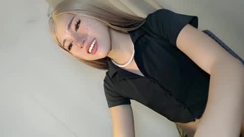 hot_little_angel18 online show from 14, 6, 2026