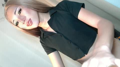hot_little_angel18 online show from 28, 6, 2026