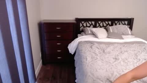 Rose Redwood online show from 15, 2, 2026