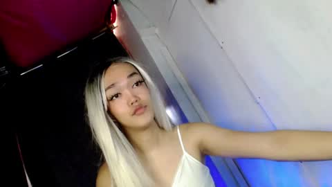 hot_moma69 online show from 14, 4, 2026