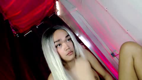 hot_moma69 online show from 16, 4, 2026