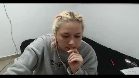 Snapshot of hot_mommymia chatting on 11, 1, 2025 Mia online show from 11, 1, 2025