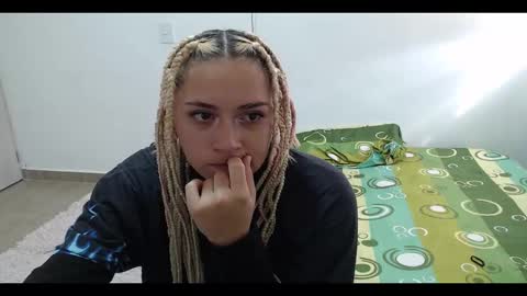 Snapshot of hot_mommymia chatting on 15, 1, 2025 Mia online show from 15, 1, 2025