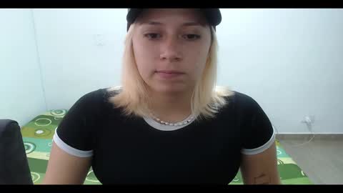 Snapshot of hot_mommymia chatting on 9, 2, 2025 Mia online show from 9, 2, 2025