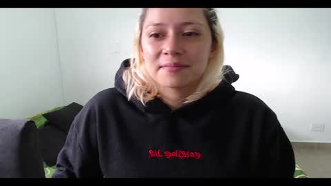 Snapshot of hot_mommymia chatting on 16, 2, 2025 Mia online show from 16, 2, 2025
