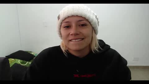 Snapshot of hot_mommymia chatting on 19, 2, 2025 Mia online show from 19, 2, 2025