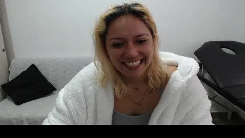 Snapshot of hot_mommymia chatting on 7, 3, 2025 Mia online show from 7, 3, 2025