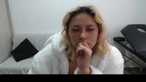 Snapshot of hot_mommymia chatting on 7, 3, 2025 Mia online show from 7, 3, 2025