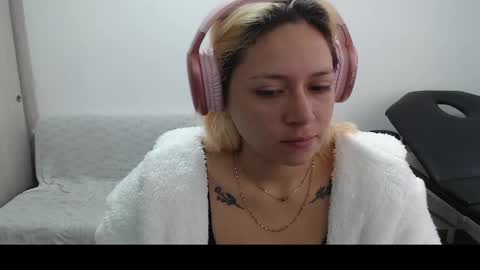 Snapshot of hot_mommymia chatting on 9, 3, 2025 Mia online show from 9, 3, 2025