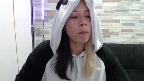 Snapshot of hot_mommymia chatting on 24, 9, 2025 Mia online show from 24, 9, 2025
