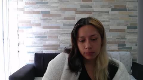 Snapshot of hot_mommymia chatting on 2, 10, 2025 Mia online show from 2, 10, 2025