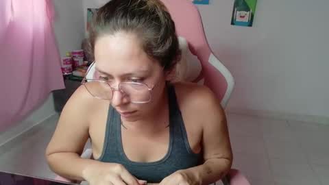 Snapshot of hot_mommymia chatting on 5, 2, 2026 Mia online show from 5, 2, 2026