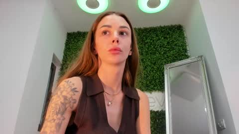 hotfallingdevil online show from 25, 5, 2026