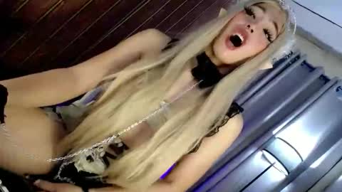 Snapshot of hotfucking_queen1111 chatting on 2, 6, 2026 hotfucking_queen1111 online show from 2, 6, 2026