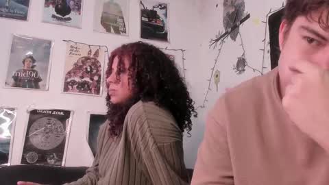 Snapshot of hothoneychile chatting on 13, 11, 2025 Sam and Nico online show from 13, 11, 2025