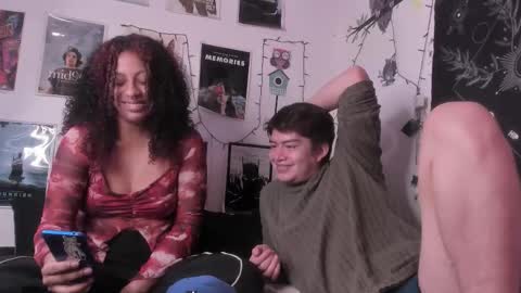 Snapshot of hothoneychile chatting on 14, 11, 2025 Sam and Nico online show from 14, 11, 2025