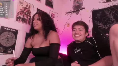 Snapshot of hothoneychile chatting on 19, 11, 2025 Sam and Nico online show from 19, 11, 2025