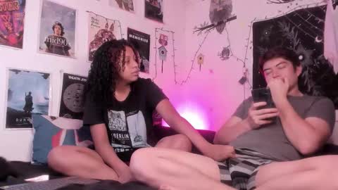 Snapshot of hothoneychile chatting on 27, 11, 2025 Sam and Nico online show from 27, 11, 2025