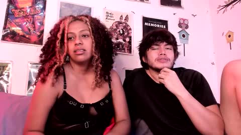 Snapshot of hothoneychile chatting on 5, 2, 2026 Sam and Nico online show from 5, 2, 2026