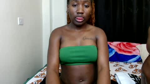 Snapshot of hotie_vive chatting on 2, 8, 2026 Hotie vives online show from 2, 8, 2026