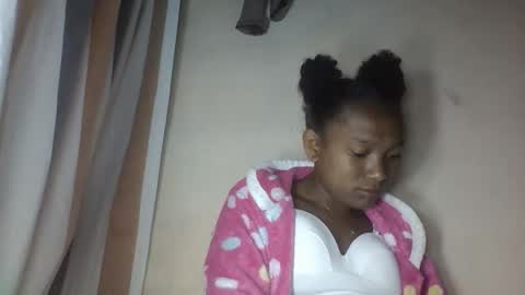Snapshot of hotiesveronique chatting on 10, 9, 2025 veronique online show from 10, 9, 2025