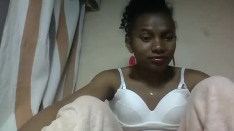 Snapshot of hotiesveronique chatting on 11, 9, 2025 veronique online show from 11, 9, 2025
