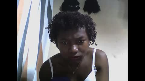 Snapshot of hotiesveronique chatting on 11, 10, 2025 veronique online show from 11, 10, 2025
