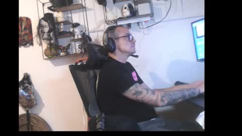 hotkinkytat online show from 18, 4, 2026