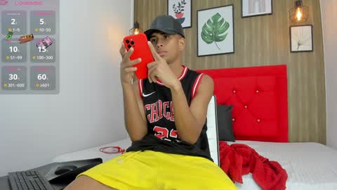 Hotkoljei online show from 5, 12, 2024