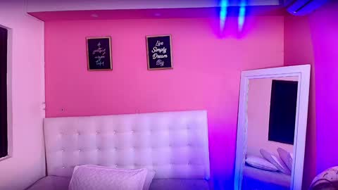 Snapshot of hotpawgmilf chatting on 28, 1, 2025 Sussy Bloom  online show from 28, 1, 2025