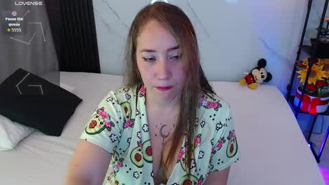 Snapshot of hotpawgmilf chatting on 28, 9, 2025 Sussy Bloom  online show from 28, 9, 2025