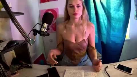 hotprincess2hot online show from 19, 12, 2025