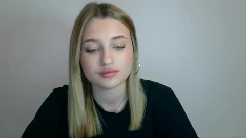 Snapshot of hotstellax chatting on 27, 10, 2025 Stella online show from 27, 10, 2025