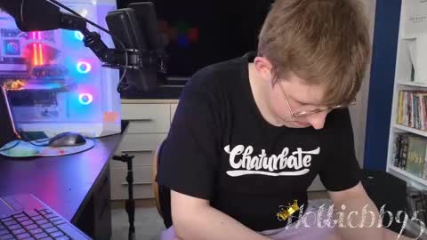 Snapshot of hottiebb95 chatting on 20, 2, 2025 Roberts stones online show from 20, 2, 2025