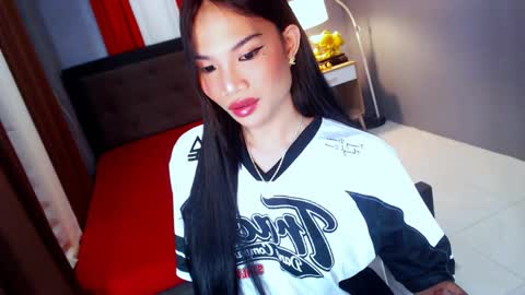 Hi i am Jane half vietnamese and half pinay and would like to meet good person here XOXO online show from 15, 4, 2026