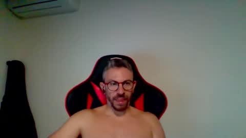 Snapshot of huge__cumshot chatting on 28, 10, 2025 huge__cumshot online show from 28, 10, 2025