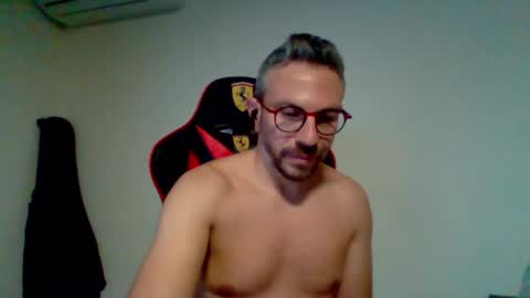 Snapshot of huge__cumshot chatting on 31, 10, 2025 huge__cumshot online show from 31, 10, 2025