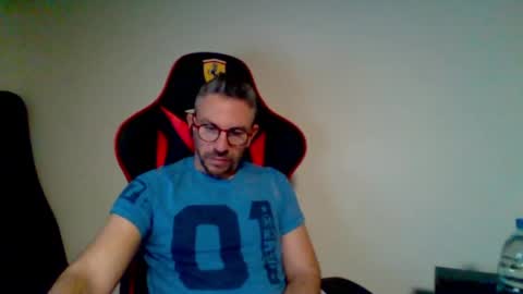 Snapshot of huge__cumshot chatting on 31, 3, 2026 huge__cumshot online show from 31, 3, 2026